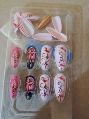 Essentials Pink Floral Press-On Nail Set with Gold Accent